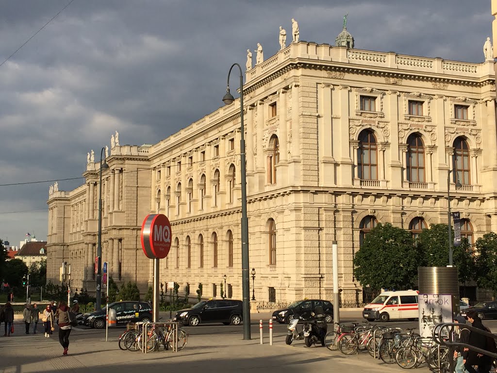 Vienna Natural History Museum by nahaywood