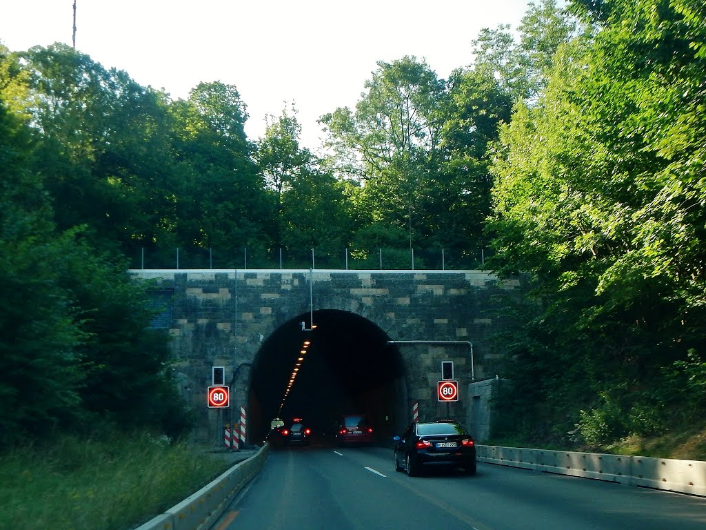 Lämmerbuckel-Tunnel der BAB A8 by qwesy qwesy