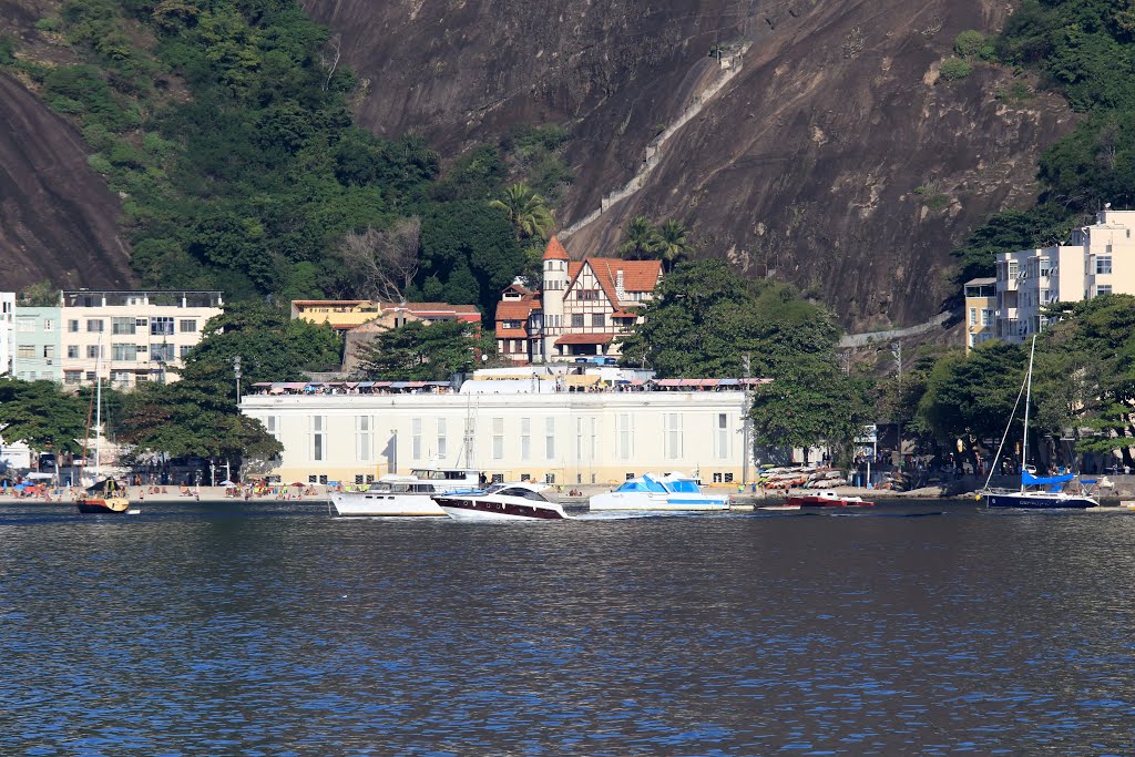 Praia e Cassino da Urca by Halley Pacheco de Ol…