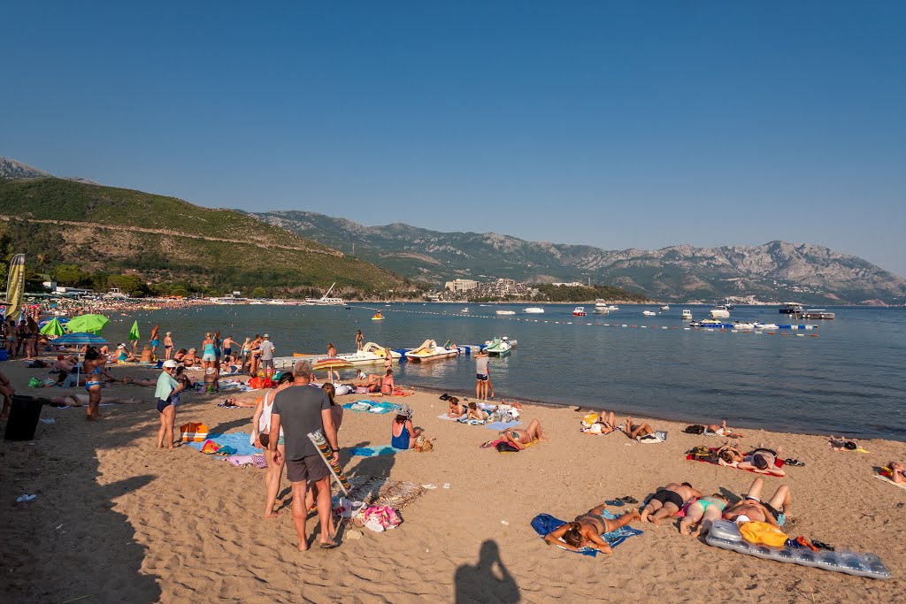 Budva - beach by Jan Holovka