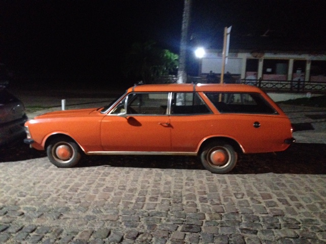 Caravan das antigas, da cor de burro fugido, localizada em Pipa, Tibau do Sul RN by Dedé de Zé Luca