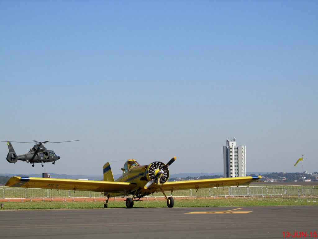 Helicóptero Pantera HM-1 do Exército chegando para o Arraiá Aéreo do Astronauta Marcos Pontes em Bauru. O evento foi realizado no dia seguinte. by MARCO AURÉLIO ESPARZ…