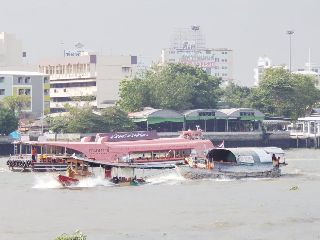 เรือในแม่น้ำเจ้าพระยา river by Tingon k