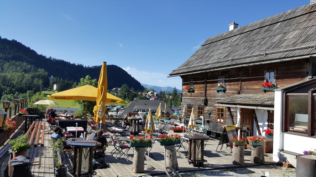 Seewirtshaus am Semmering by Kurt Kopeinig