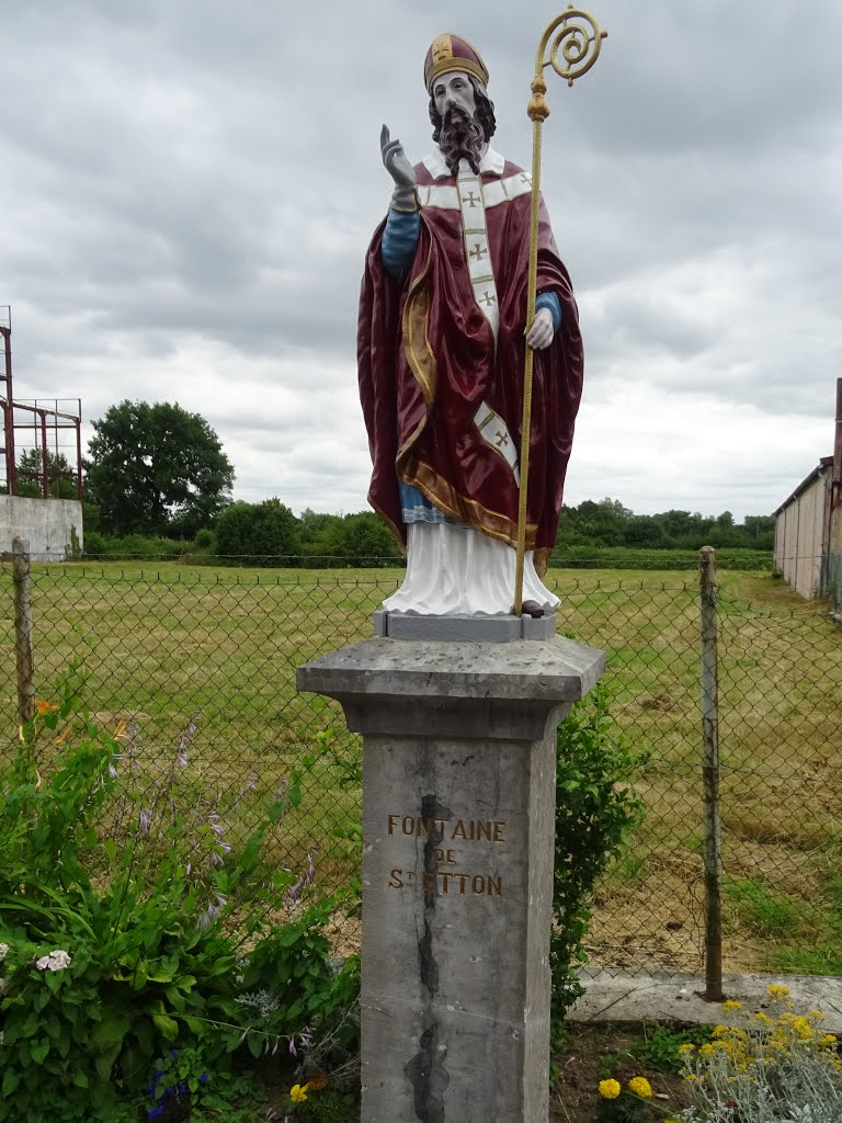 Dompierre-sur-Helpe - Fontaine de Saint Etton by Marco Menei