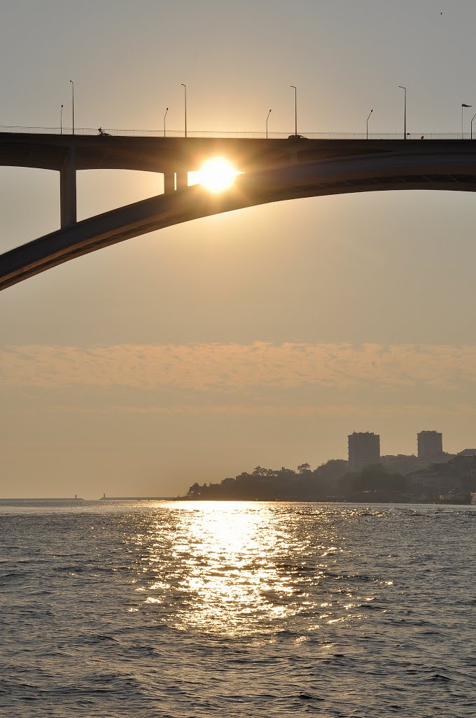 Arrábida bridge at sunset by IPAAT