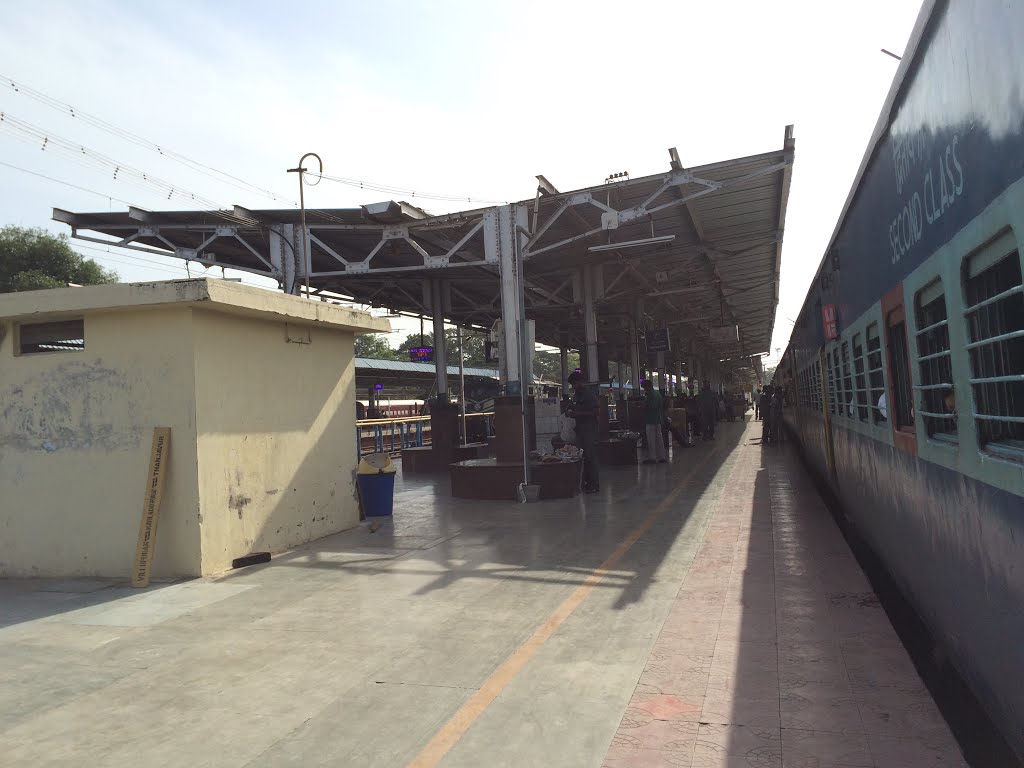 Bharathiyar Salai, Sangillyandapuram, Tiruchirappalli, Tamil Nadu, India by Cheer@n$