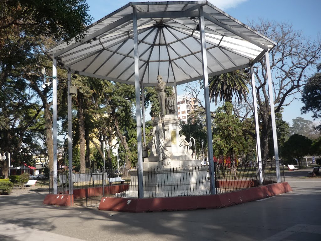 198 T - Monumento a Juan B Alberdi - S.M. DE TUCUMAN by profe sergio