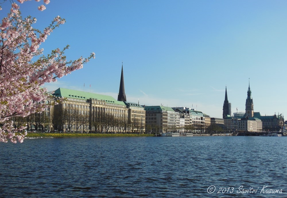 Binnenalster - Hamburg, Germany by Savitri Kusuma