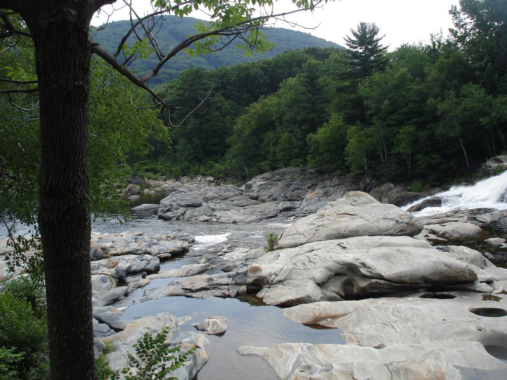 Shelburne Falls, MA 01370, USA by ignatso