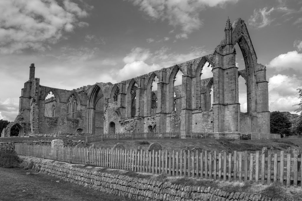 BOLTON ABBEY PRIORY RUINS, BOLTON ABBEY, NORTH YORKSHIRE, ENGLAND. by CHRIS NEWMAN