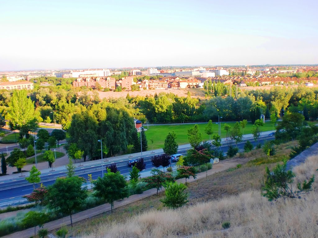 Desde el Parque Parquesol (Valladolid) by Moisés de Tapia Garc…