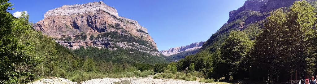 Torla, Huesca, Spain by Emmanuel DANIEAU