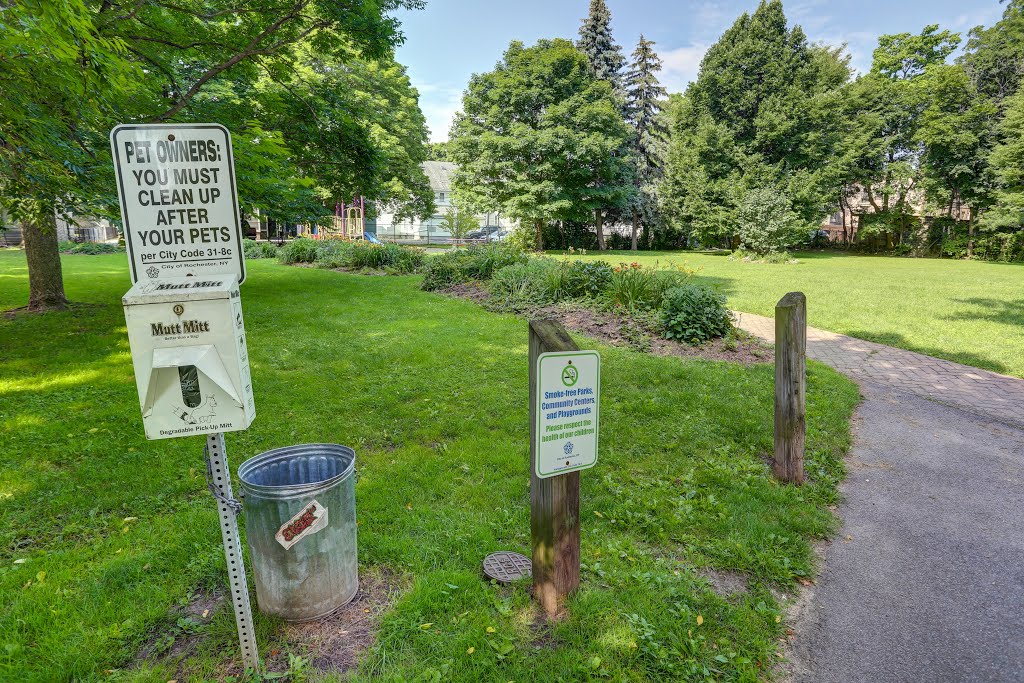 Dog sign by Rochester Parks