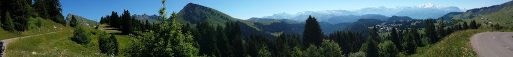 Route du col de la Ramaz - vue sur le Praz de Lys et la chaîne de Mt Blanc by olancia