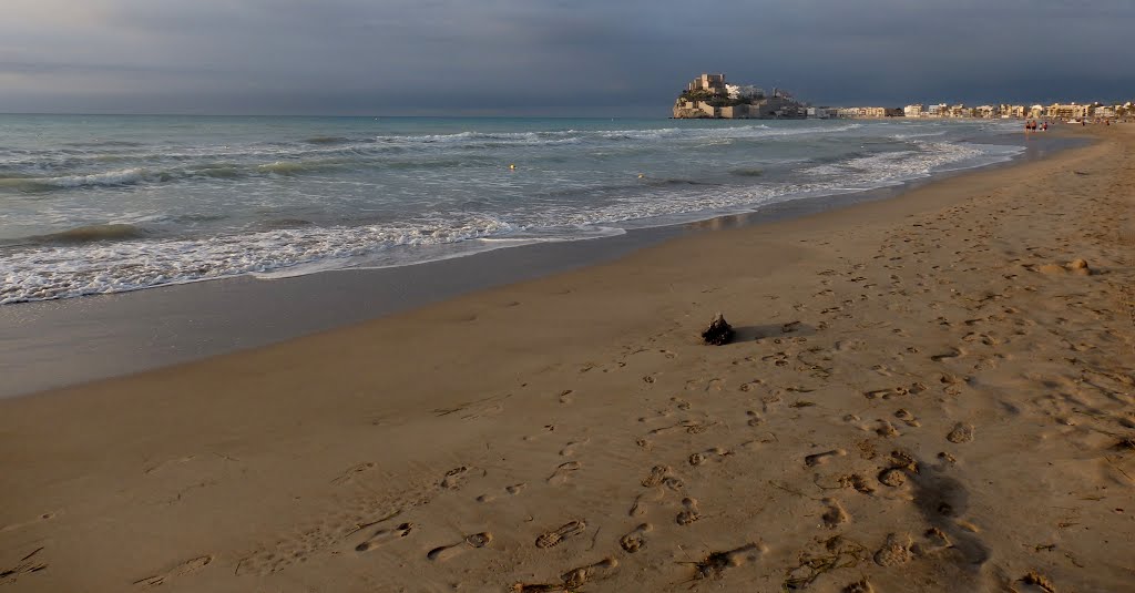 Playa de Peñiscola by Manuel Viñuales