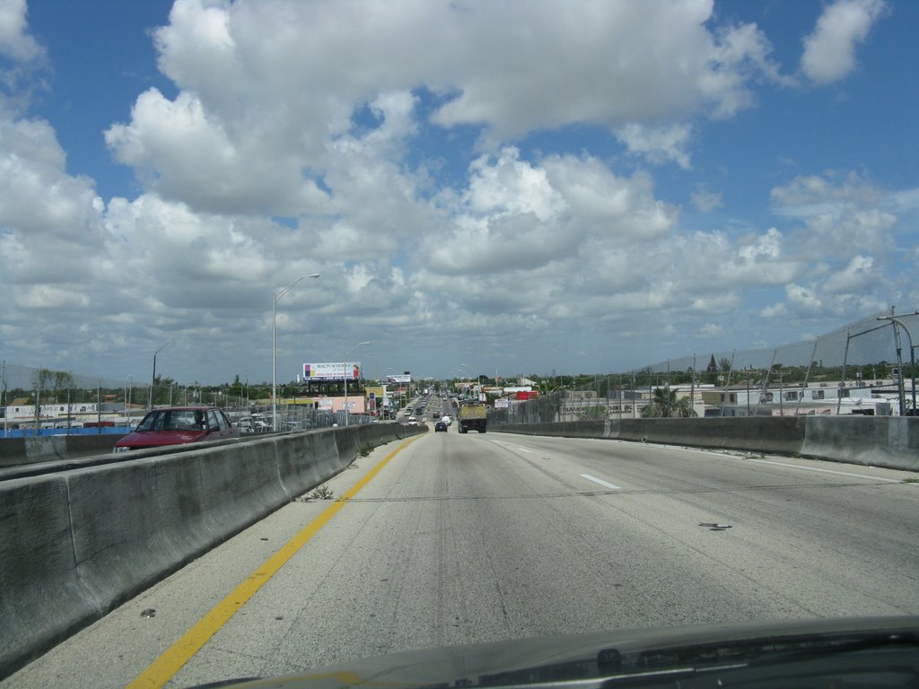 Entrando a Hialeah by LauraP