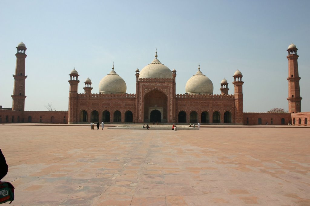 Badshahi Masjid by Amandeep