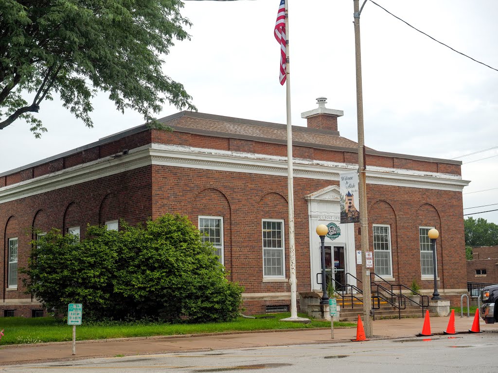 Aledo, Illinois post office 61231 by Rich R