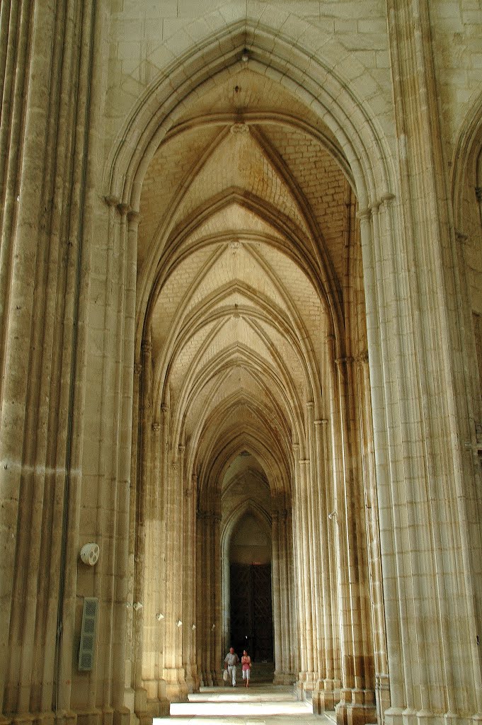 Auxerre, Cathédrale St Etienne by Andy Malengier