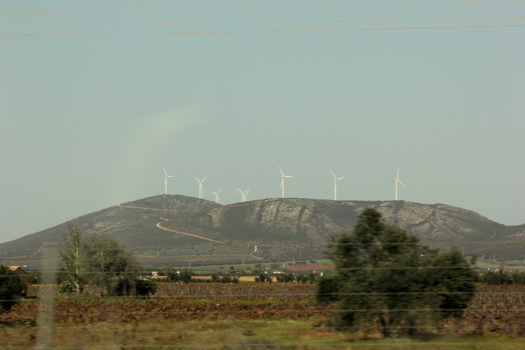 VALDEPEÑAS (CIUDAD REAL) CERRO EN LA LLANURA MANCHEGA by JOSE LUIS OROÑEZ