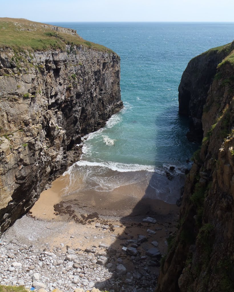 Raming Hole Beach by Meic W Caerdydd