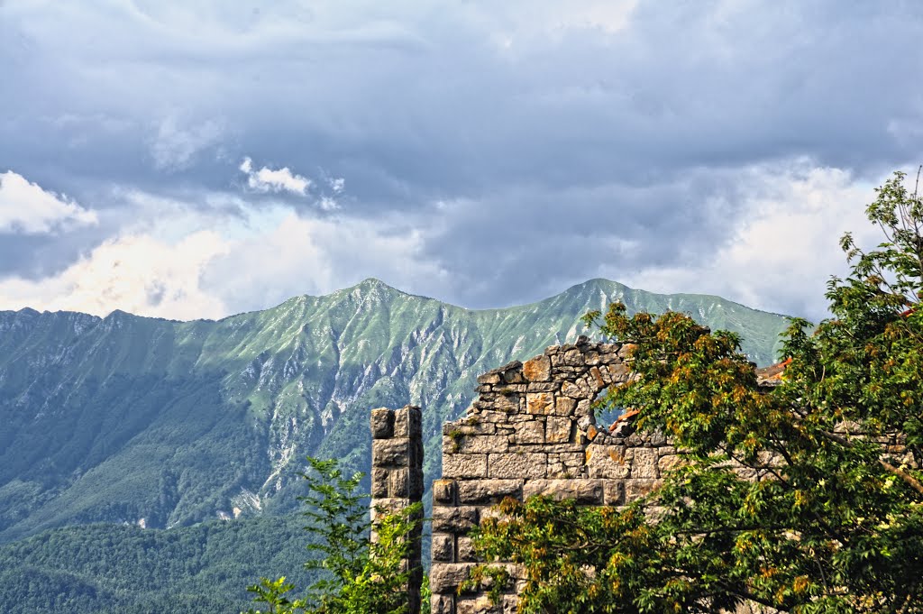 Robidišče, pogled na Muzec by Valter Erzetič New