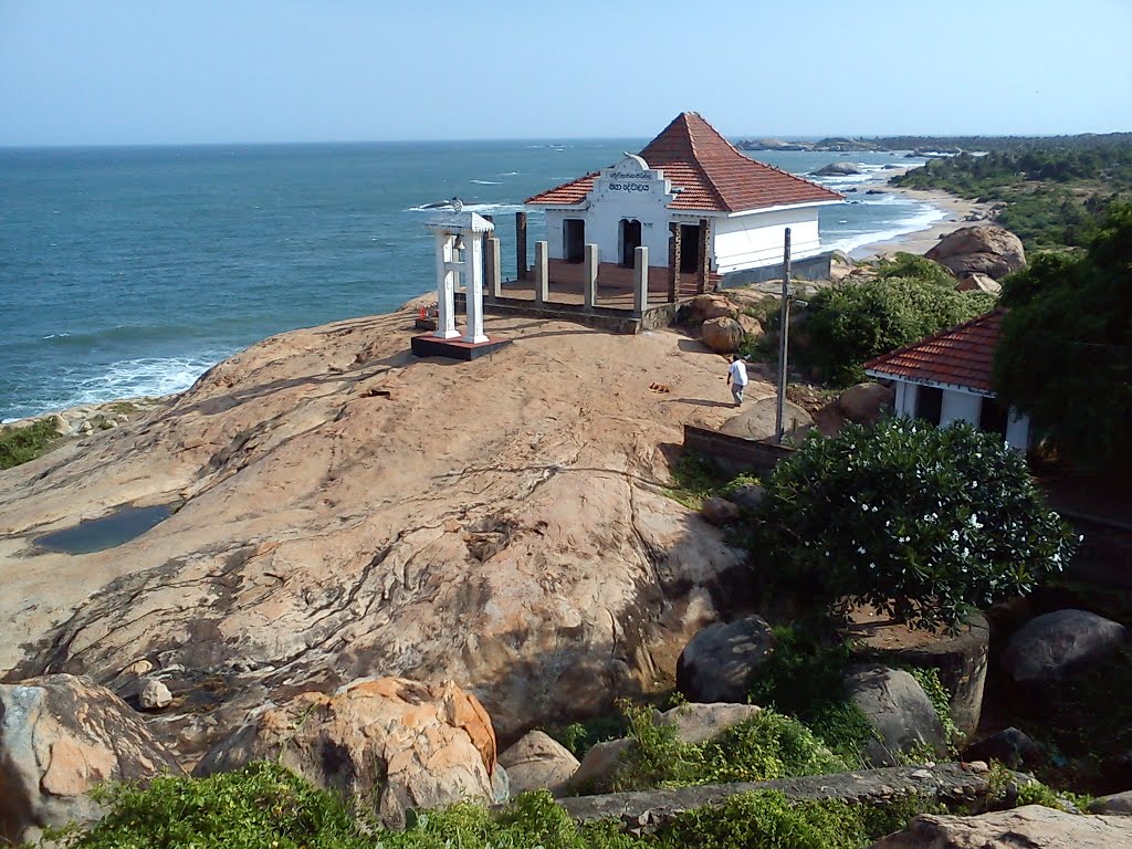 Kirinda Temple - Maha Devalaya by Yoshan Bisanka