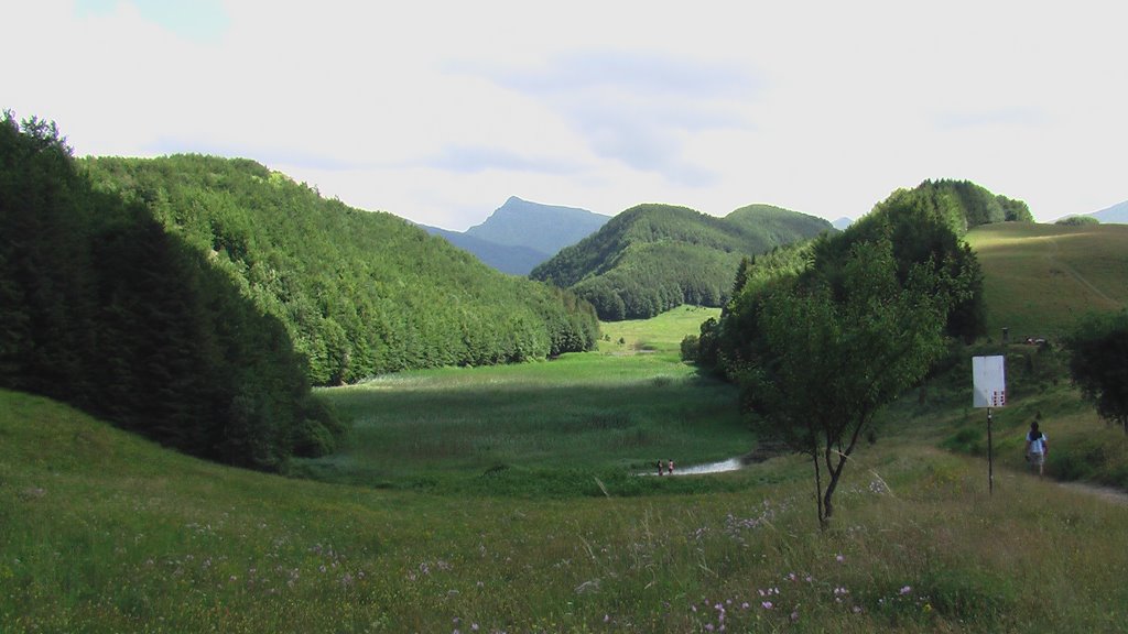 Lago pratignano con il corno in sec. piano by manu88