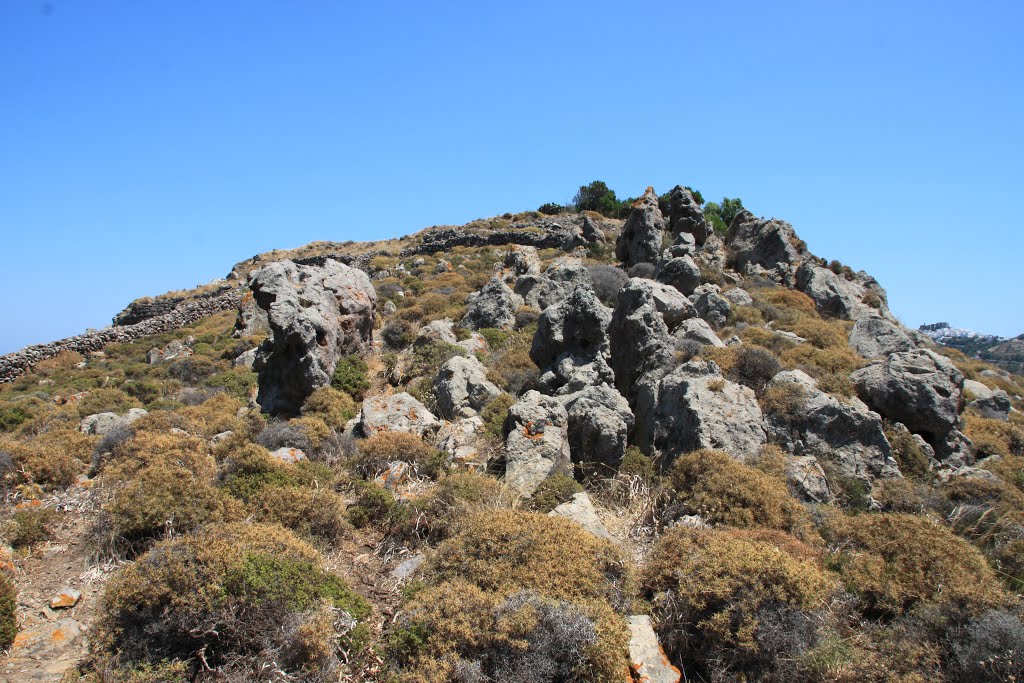 Looking towards the top of Kastelli. by Odd Haldorsen