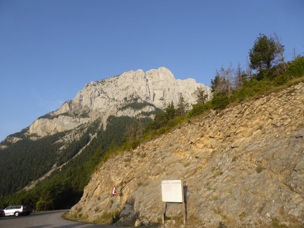 Macizo de Pedraforca desde el mirador del Gresolet. by Santi Usabiaga