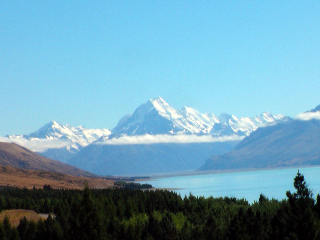 Te Anau, New Zealand by Rogernoyce