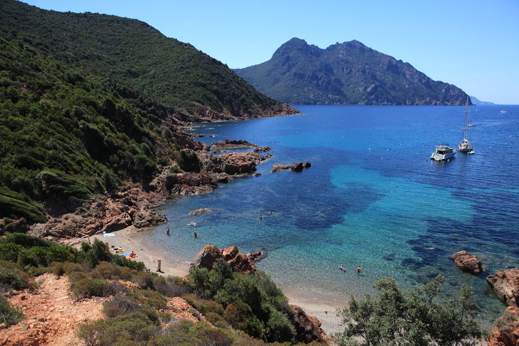 Petite plage avant Girolata by okaure