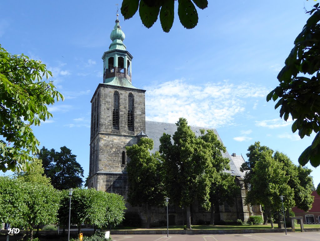 Nordhorn - Am 6.6.1445 wurde diese Kirche als katholische Ludgeri-Kirche vom Bischof aus Münster geweiht. Ab 1544 diente sie den lutherischen Gläubigen. Seit 1588 wird sie von der ev.reformierten Gemeinde genutzt. by Heribert Duling