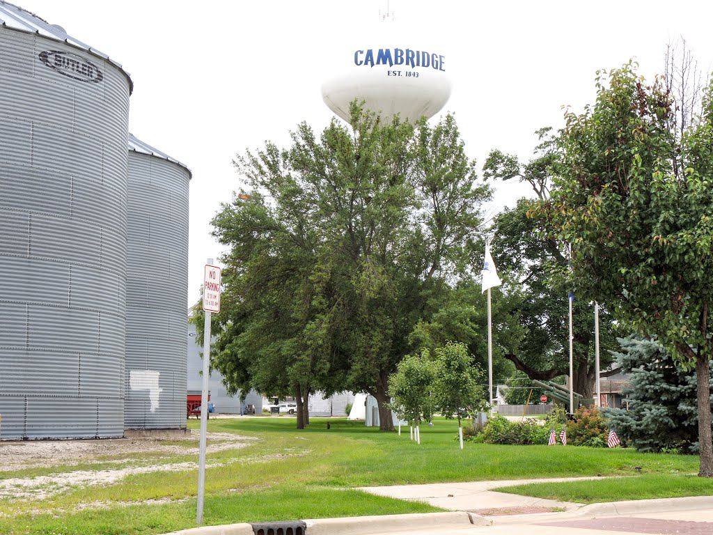 Cambridge, Illinois water tower by Rich R