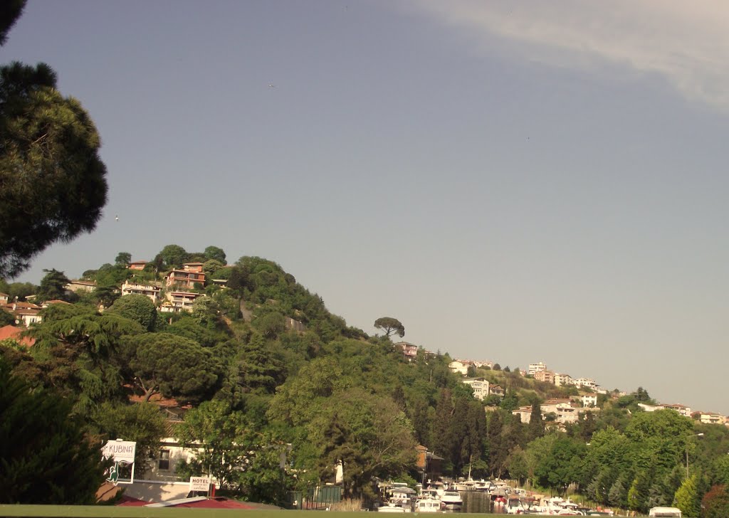 Beykoz, Anadolu Hisarı, Otağtepe by Kasım OKTAY