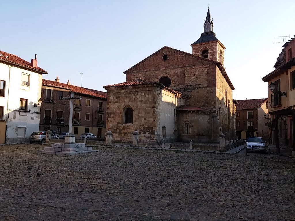 León, Spain by Bruno Almeida