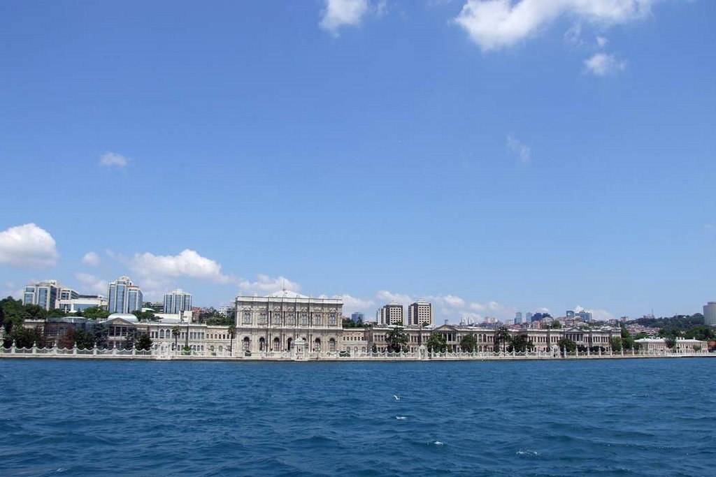 Dolmabahçe Palace by chericwang