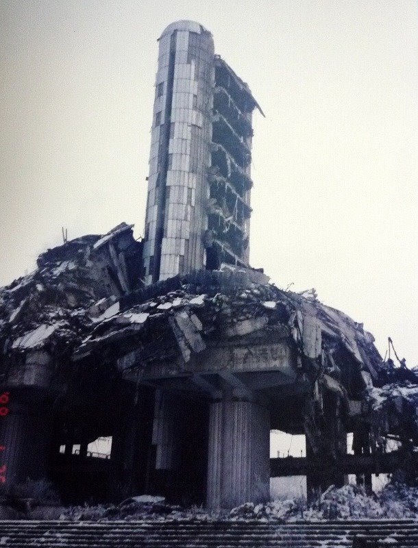 サラエヴォの新聞社跡 Newspaper Building, Sarajevo 1999 by elkhorn.jp