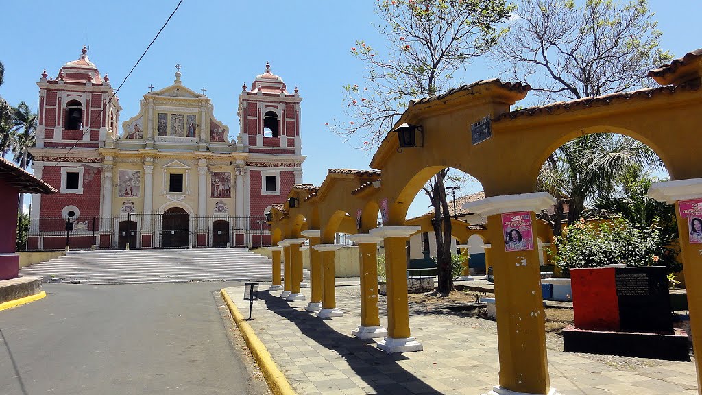 NICARAGUA Calle de Rubén Darío e Iglesia de El Calvario, León by Talavan