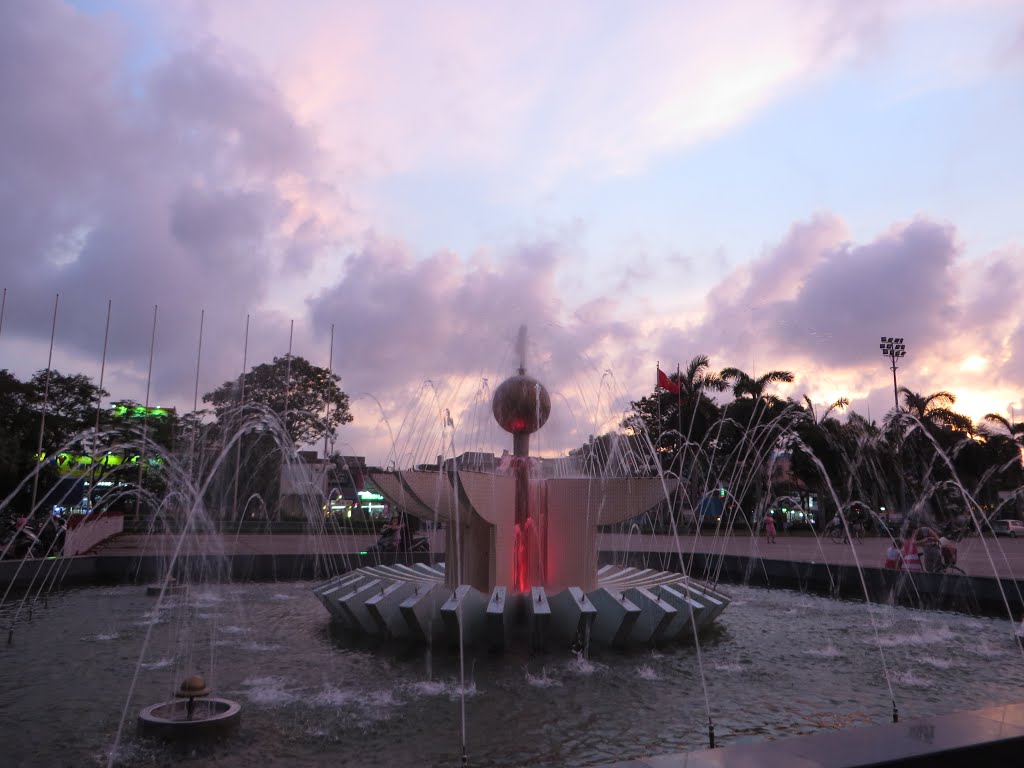 Lạch Tray, Ngô Quyền, Hải Phòng, Vietnam by Dần Lê