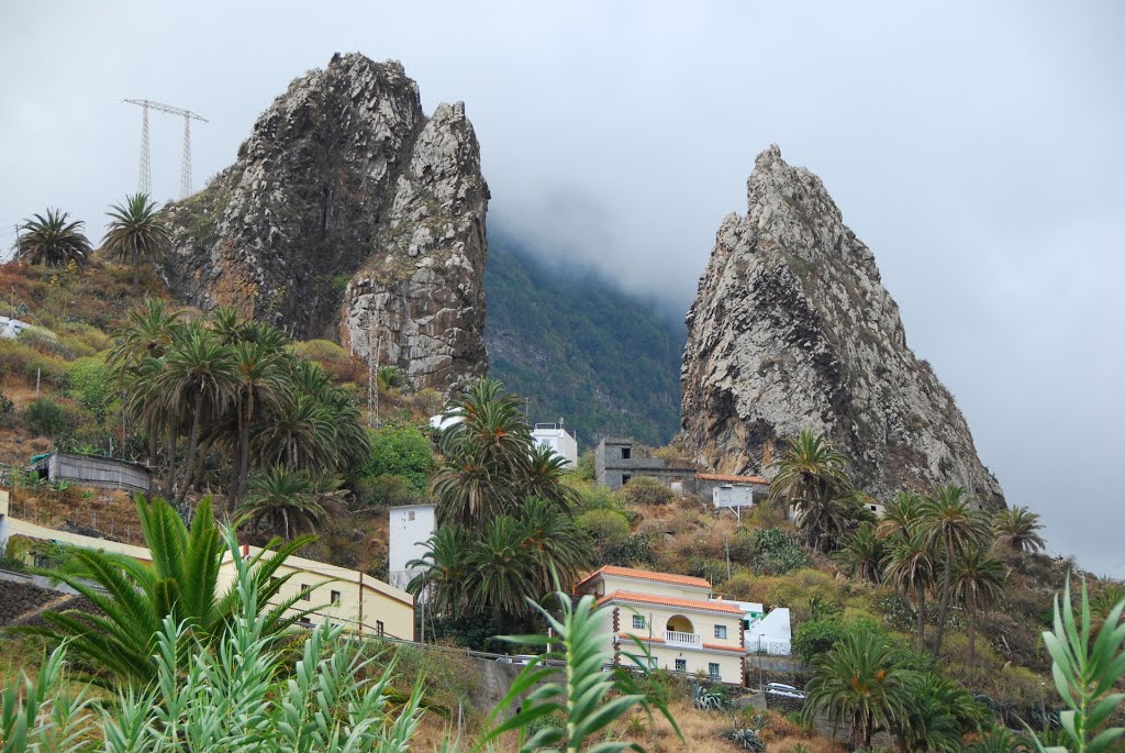 38829 Las Poyatas, Santa Cruz de Tenerife, Spain by Ropuh