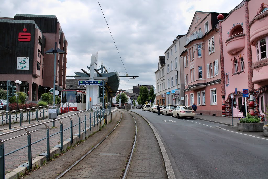 Marsbruchstr. mit Straßenbahnhaltestelle "Aplerbeck" (Dortmund) / 27.05.2015 by Daniil Bartholomae