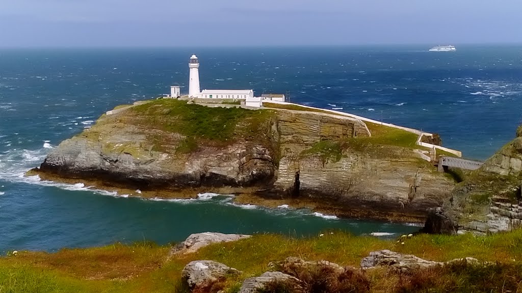 Trearddur, UK by Les Chesters