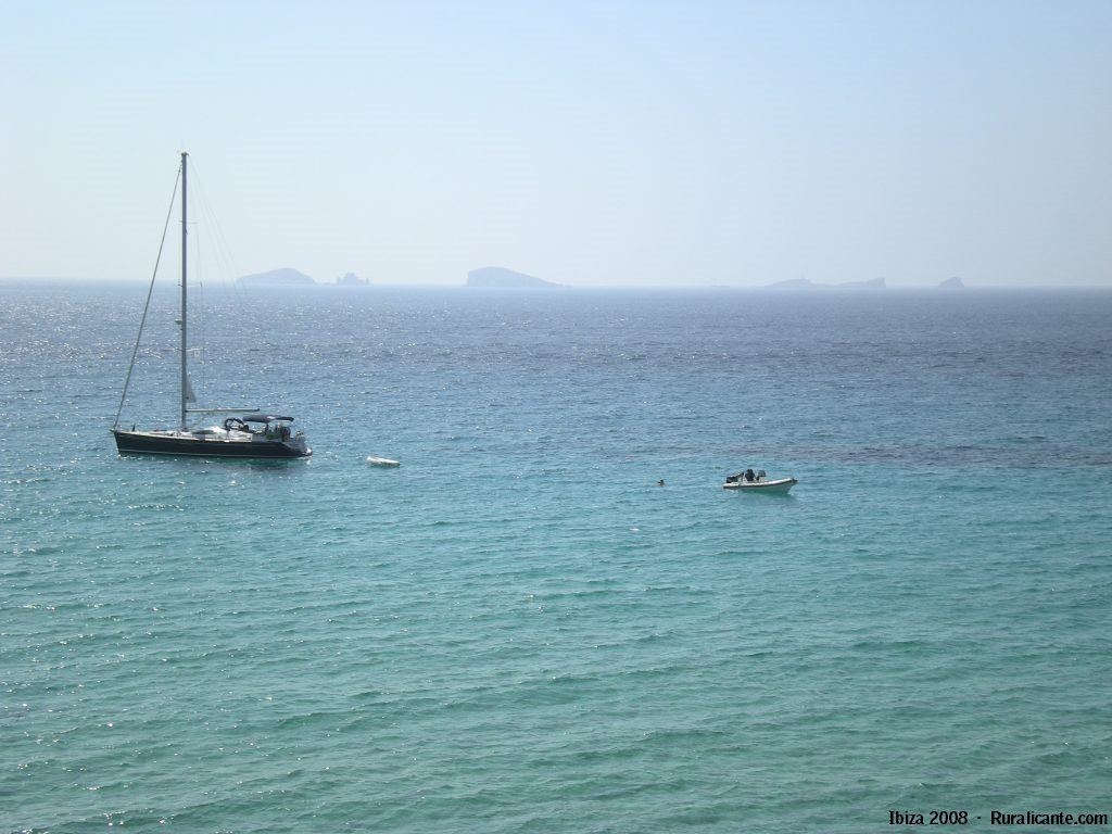 Vista desde Cala Comte - Ibiza by RurAlicante · Adán A…