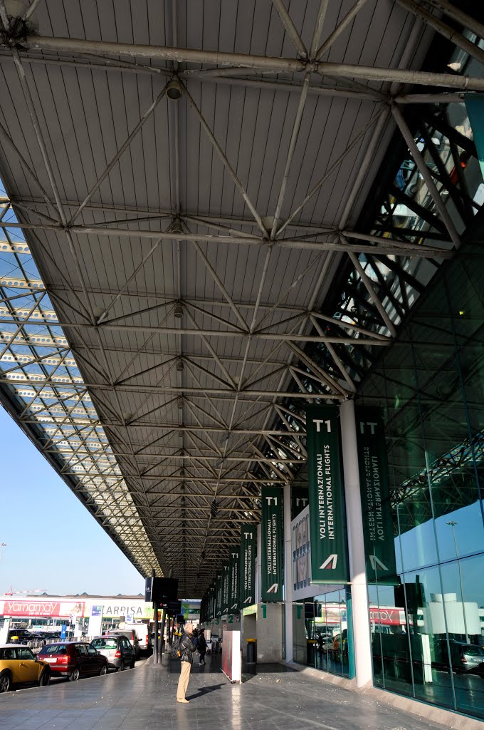 Terminal 1 a Roma Fiumicino by Bartolomeo Gorgoglio…