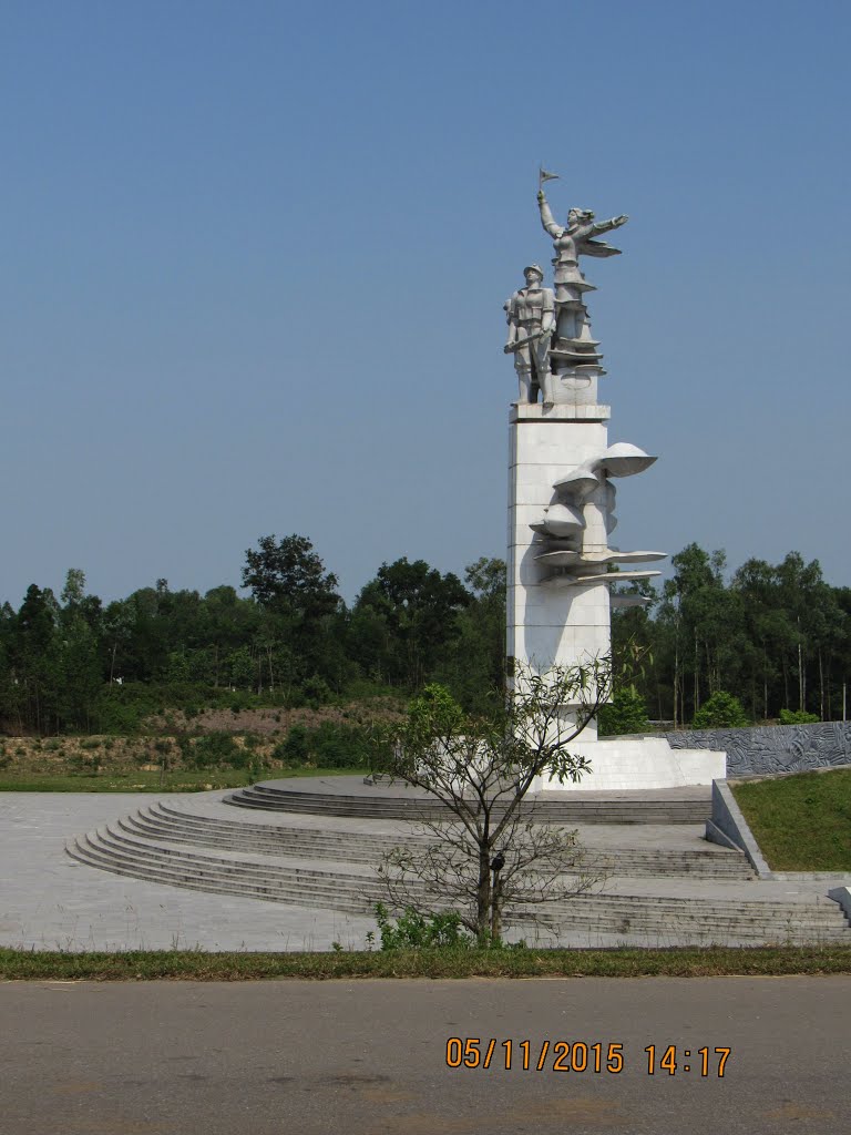 Ngã ba Đồng Lộc, Đồng Lộc, Can Lộc, Hà Tĩnh, Vietnam by Đăng Định