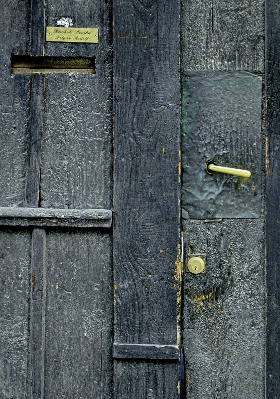 Door detail by Apu Jeno