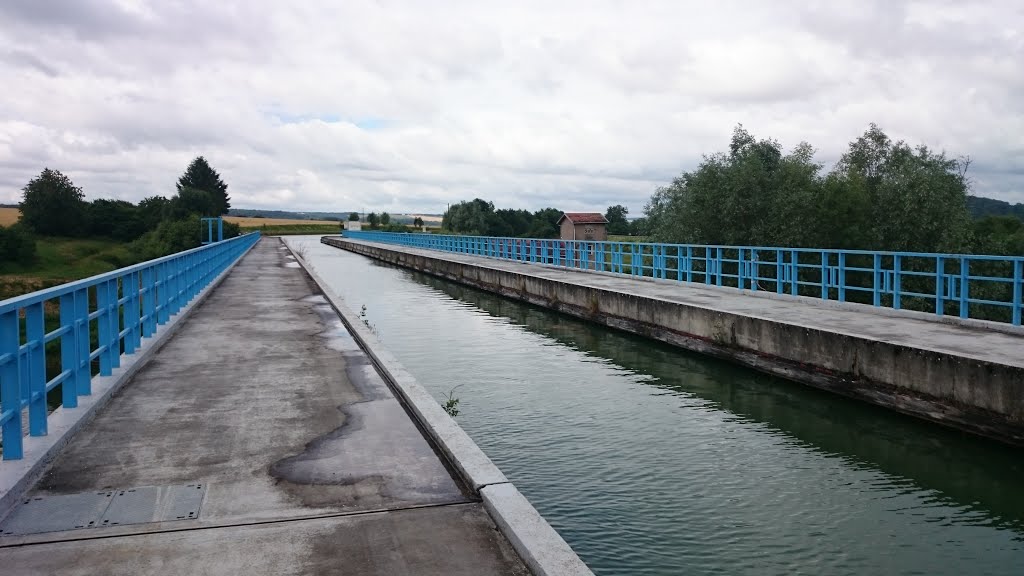 Canal de La Marne au Rhin by Tiphaine Tulic