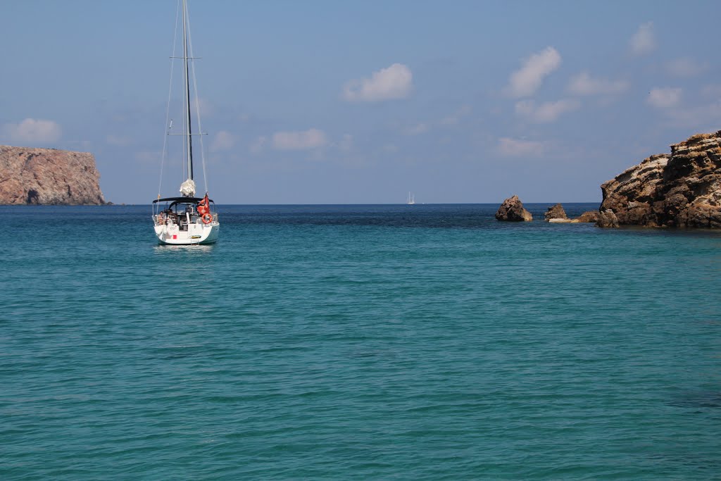 Cala Algaiarens - Menorca by Roc Garcia-Elias